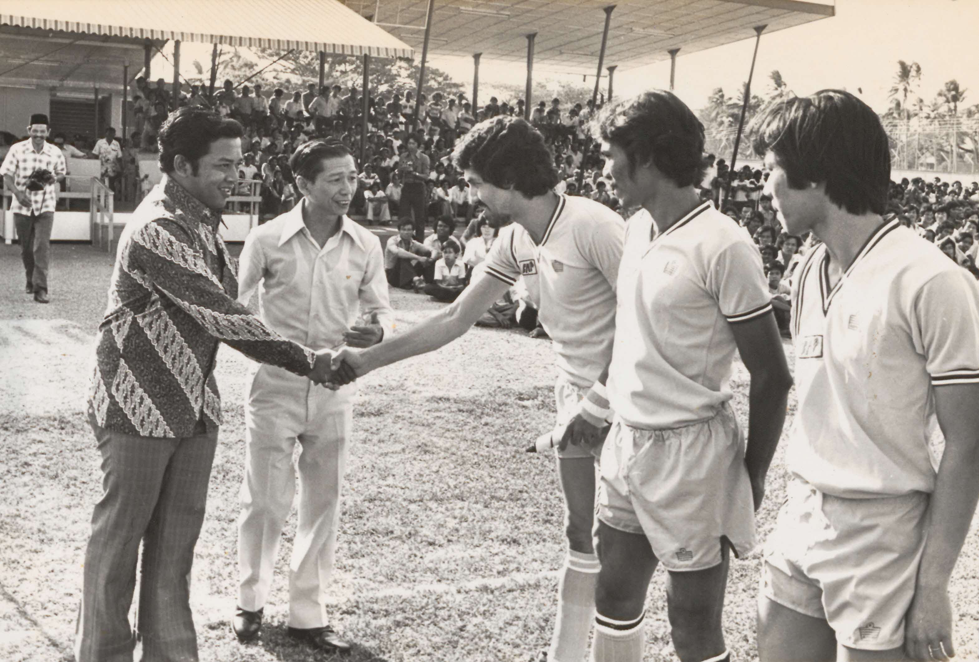 Chia Boon Leong introducing players from the Football Association of Singapore team, 1978